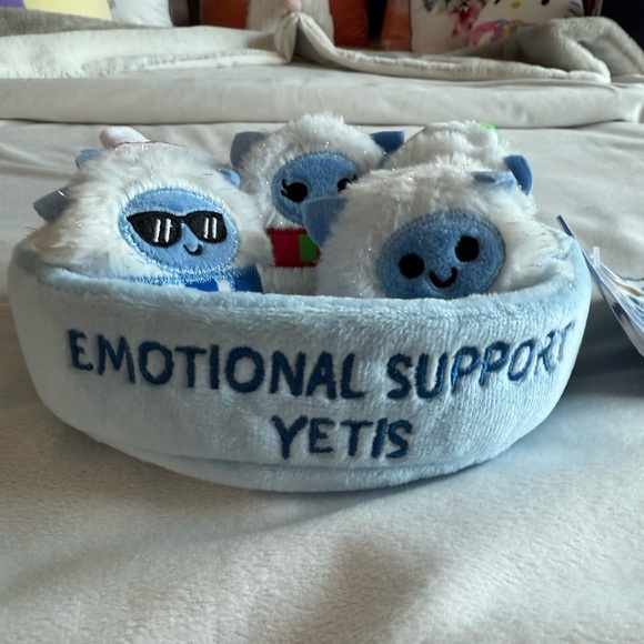 Emotional Support Yetis - Picture 1 of 5